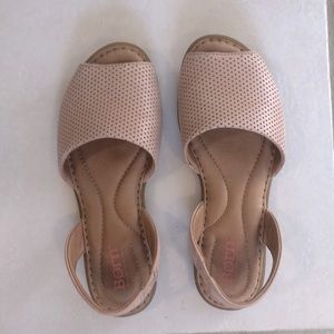 Soft Pink Born® Trang Menorca Classic Slip-ons size 6